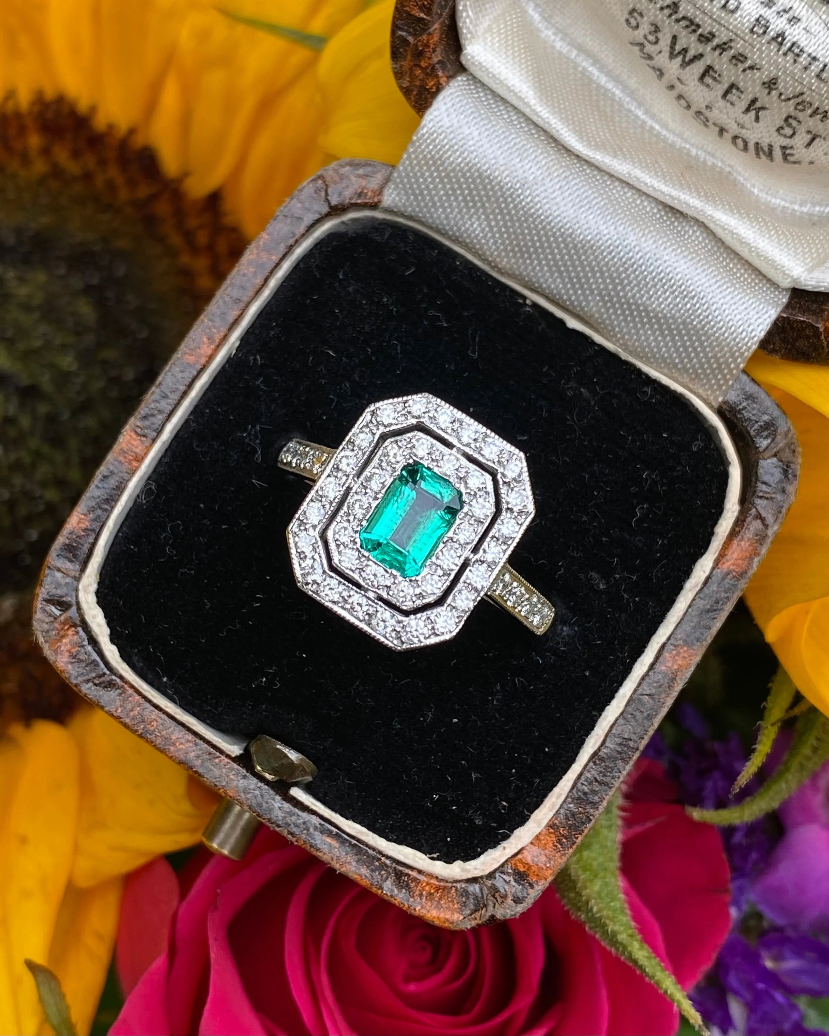 Art Deco Emerald and Diamond Platinum Ring 0.60ct   0.60ct