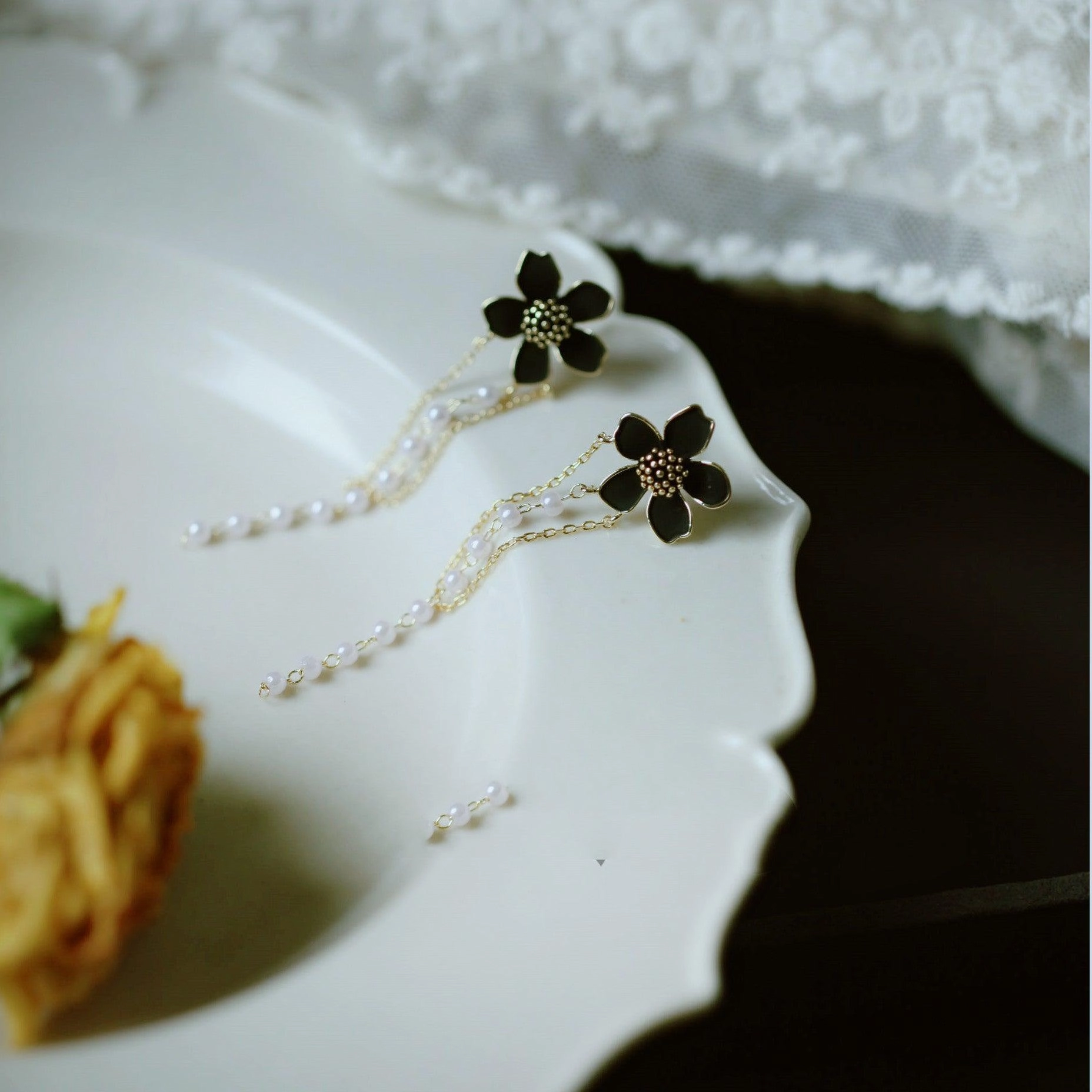 Black Camellia Tassel 925 Silver Needle Earrings