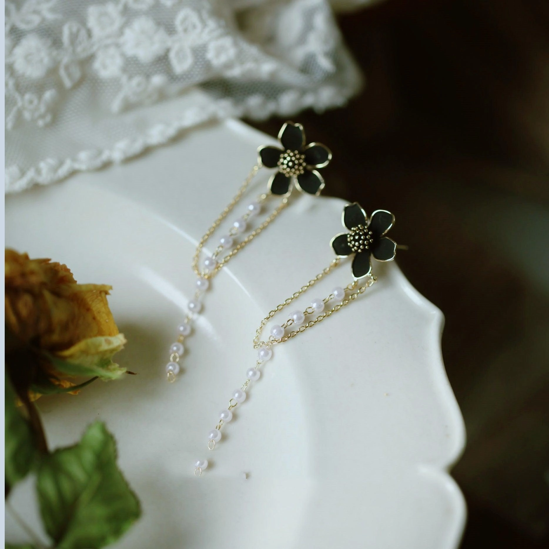 Black Camellia Tassel 925 Silver Needle Earrings
