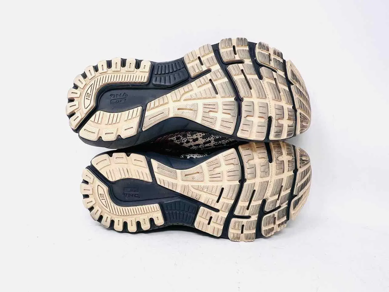Brooks Größe 6 Beige/Grau Druck AS IS Schuhe Sneakers