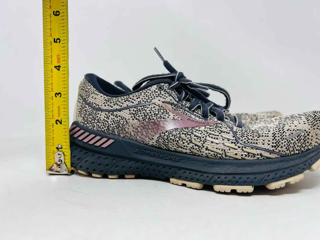 Brooks Größe 6 Beige/Grau Druck AS IS Schuhe Sneakers