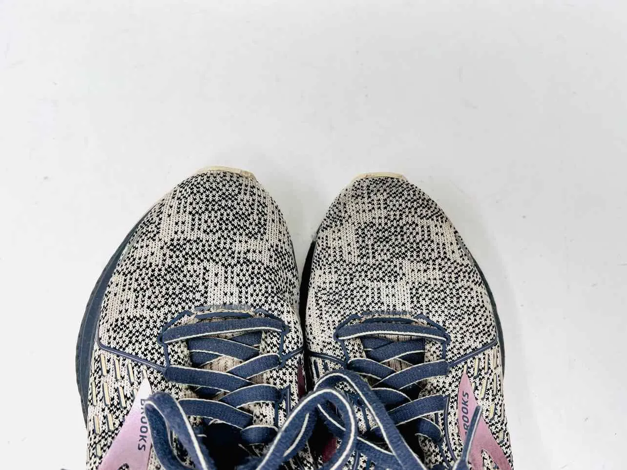 Brooks Größe 6 Beige/Grau Druck AS IS Schuhe Sneakers