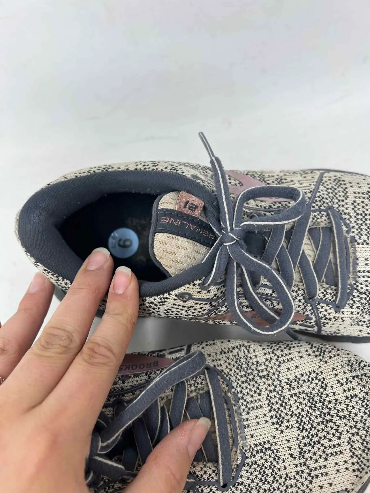 Brooks Größe 6 Beige/Grau Druck AS IS Schuhe Sneakers