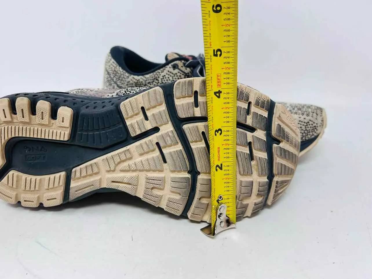 Brooks Größe 6 Beige/Grau Druck AS IS Schuhe Sneakers