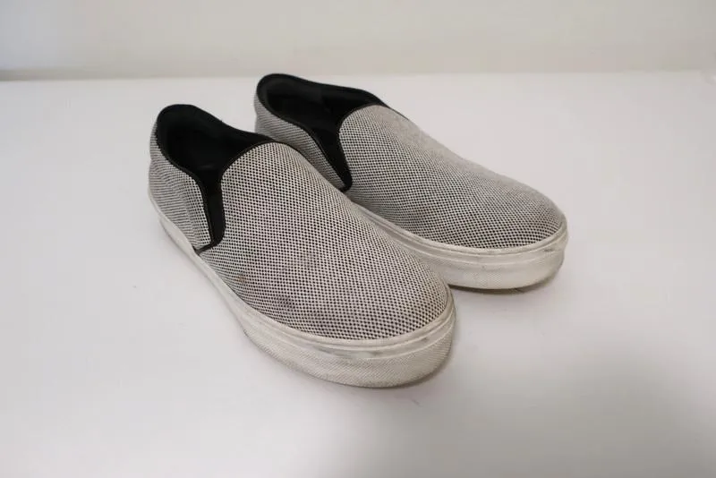Celine Skate Slip-On Sneakers Weiß/Schwarz Mikrokariertes Canvas Größe 37.5