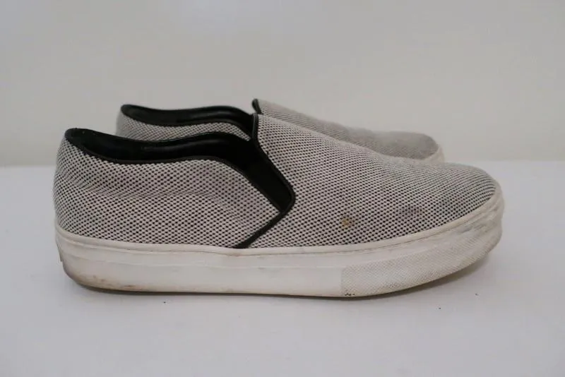 Celine Skate Slip-On Sneakers Weiß/Schwarz Mikrokariertes Canvas Größe 37.5