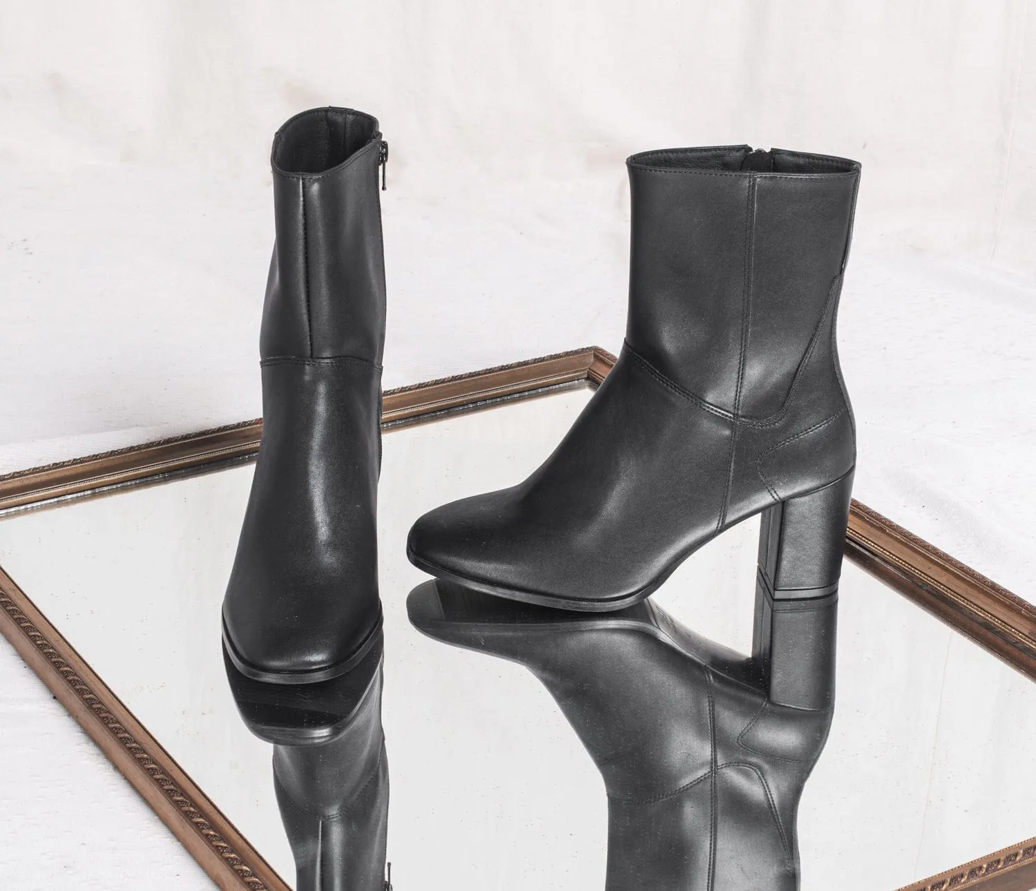 Circle Damen Apfel-Leder Stiefeletten mit Absatz | Schwarz