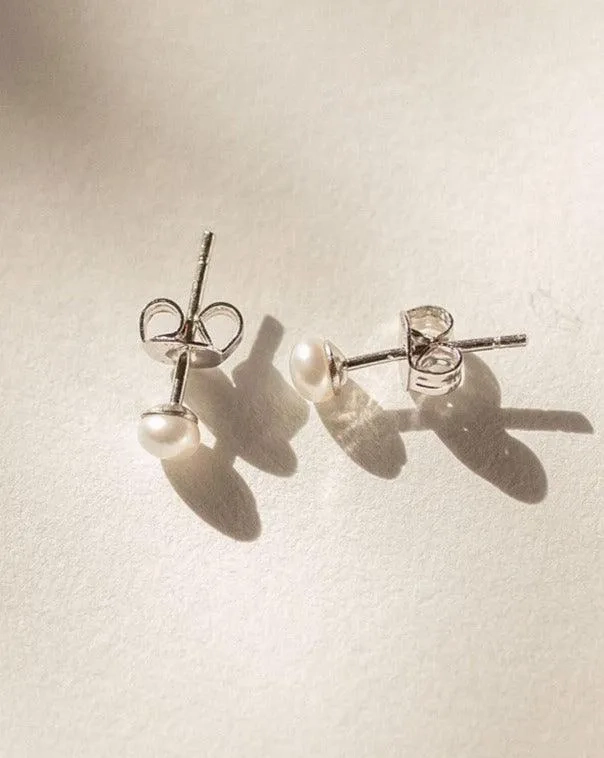 Daily Pearl Stud Earrings