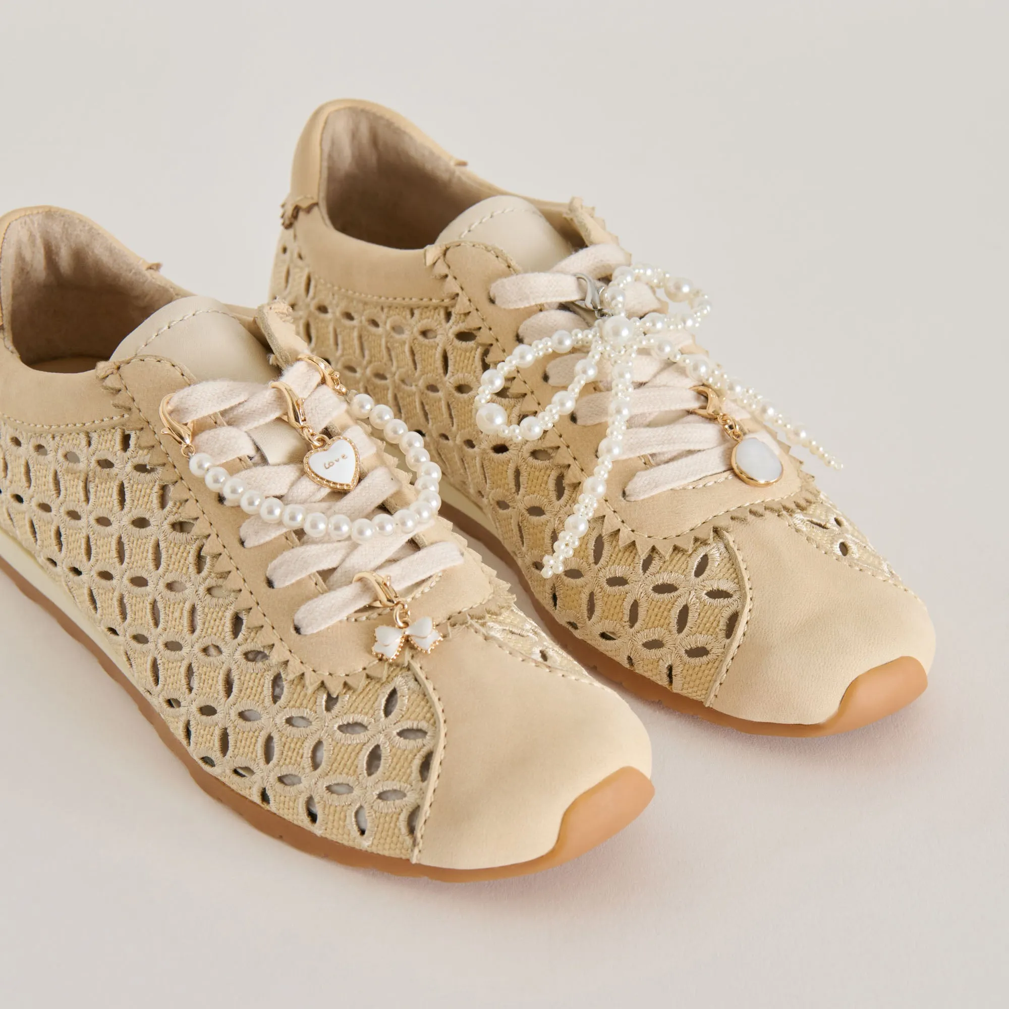 DANIE SNEAKERS NATURRAFFIA   PERLENANHÄNGER BUNDLE