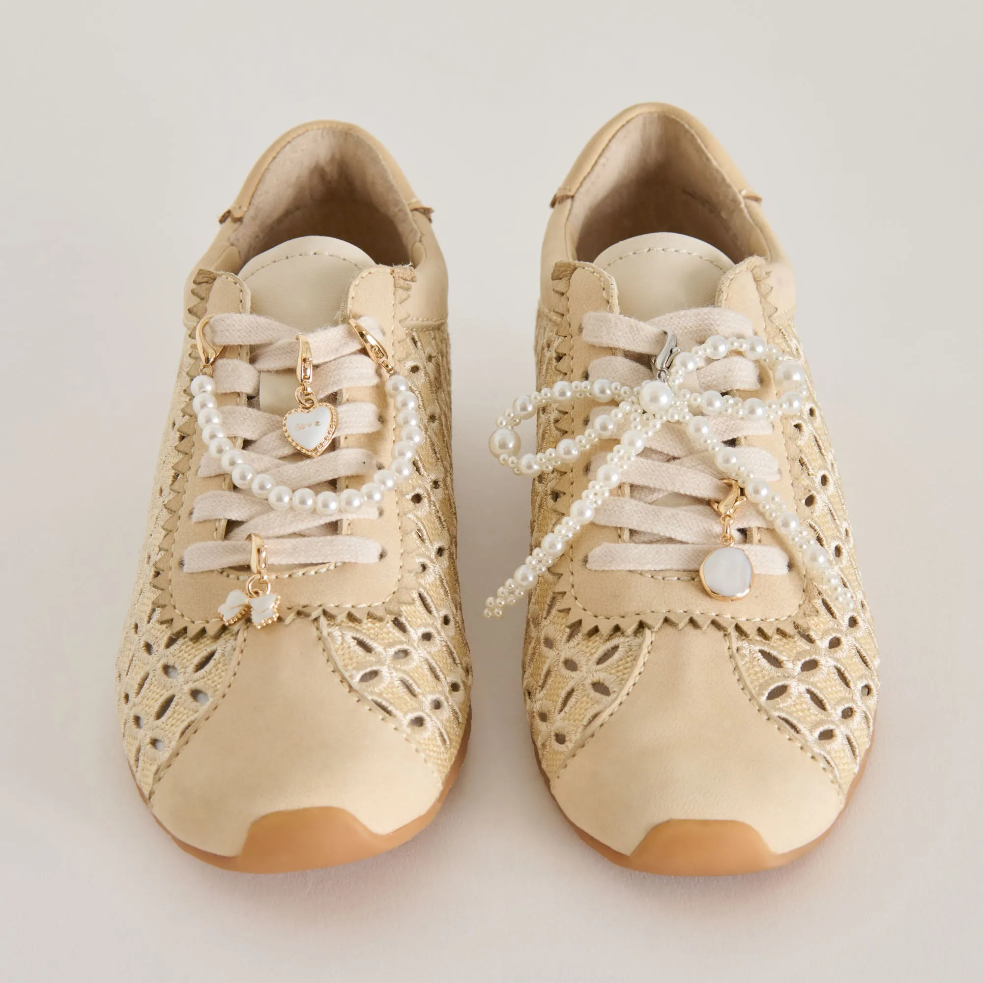 DANIE SNEAKERS NATURRAFFIA   PERLENANHÄNGER BUNDLE