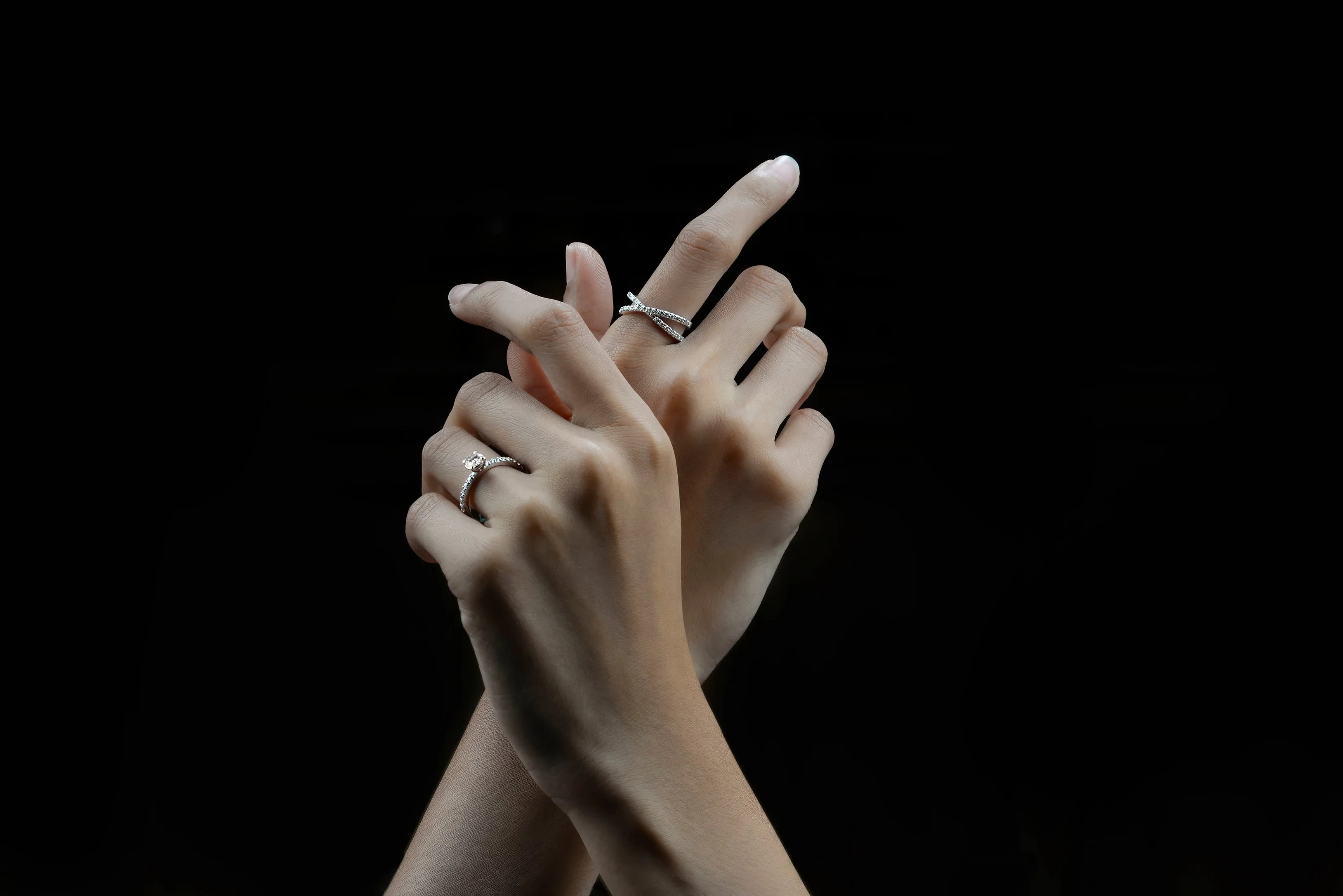 DAZZLING DAWN MOISSANITE RING