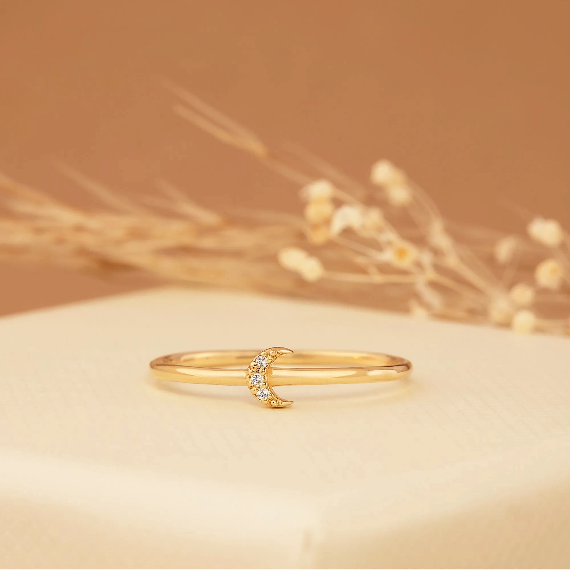 Diamond Crescent Ring, Luna