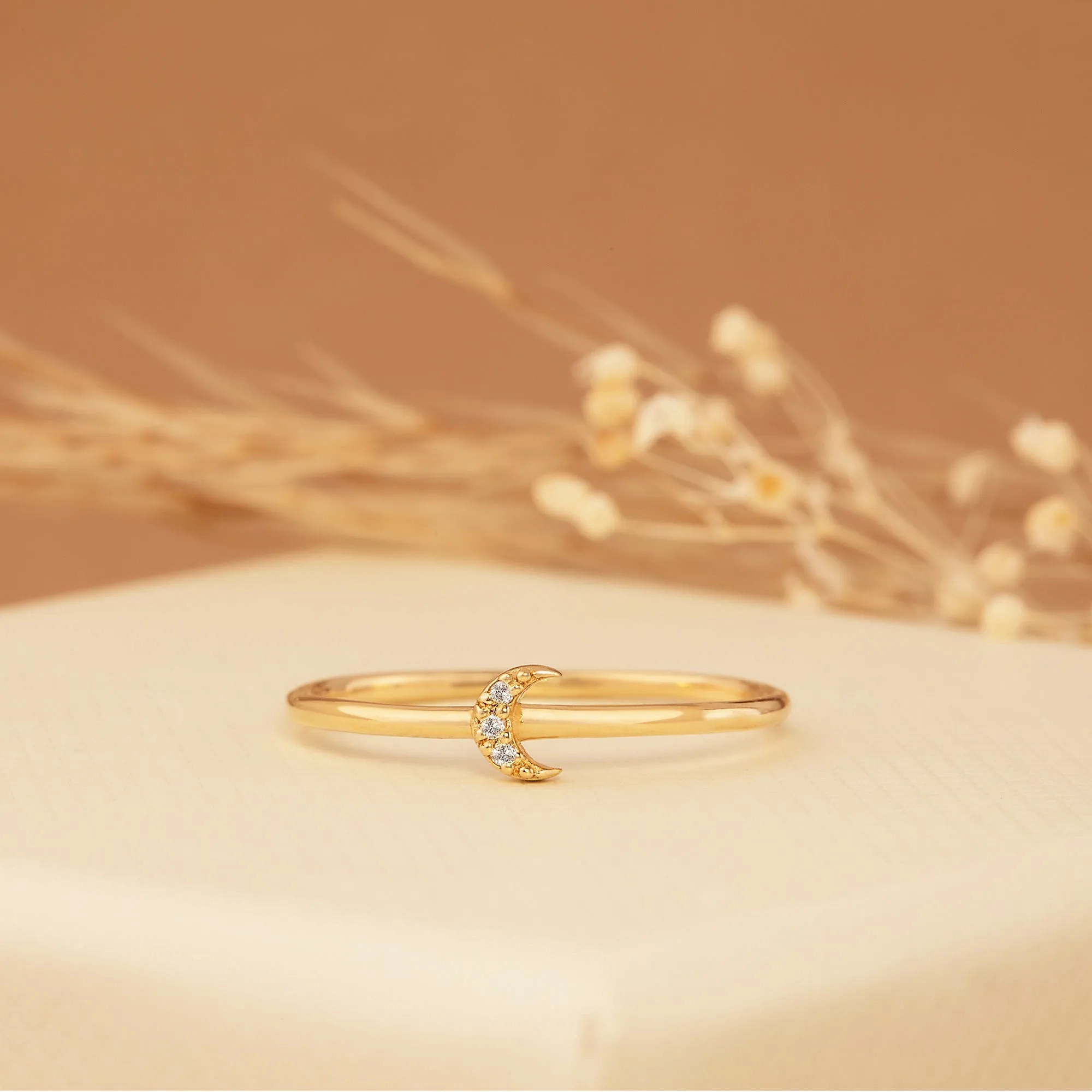 Diamond Crescent Ring, Luna
