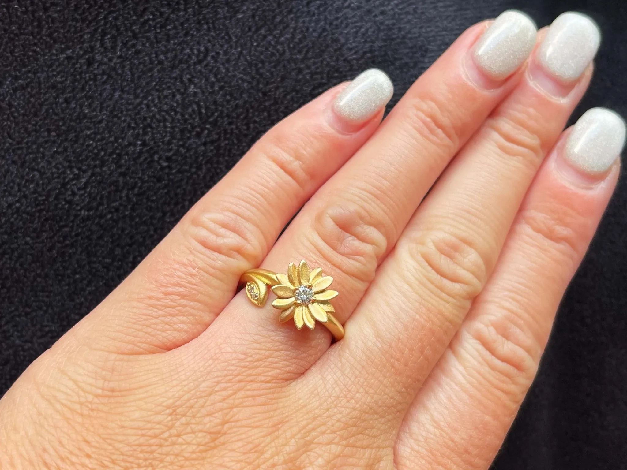 Diamond Daisy Flower Matte Ring in 18k Yellow Gold