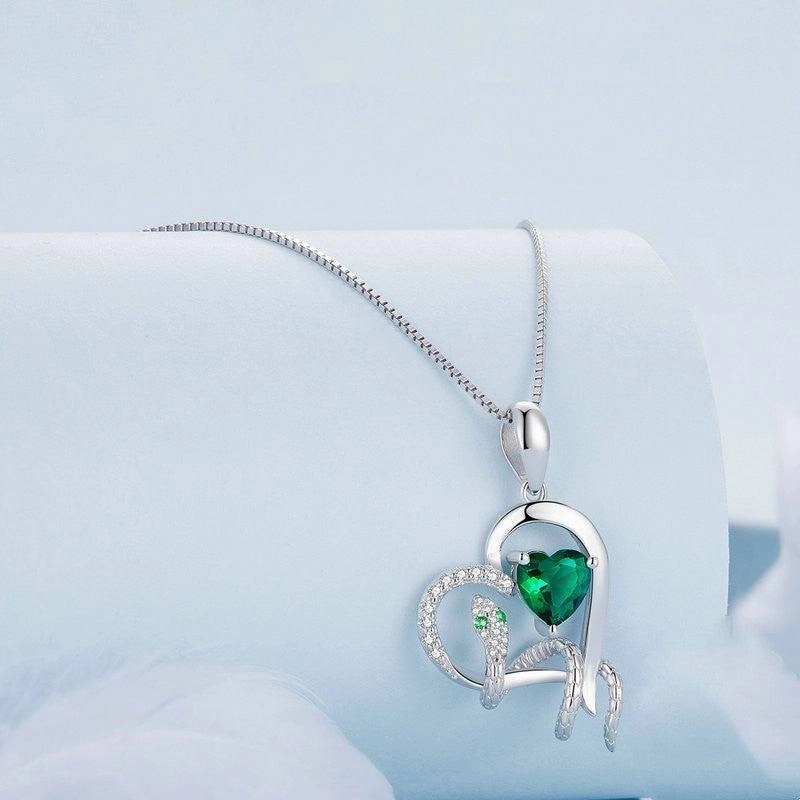 European And American Style Exquisite Snake Wrapped Love Necklace