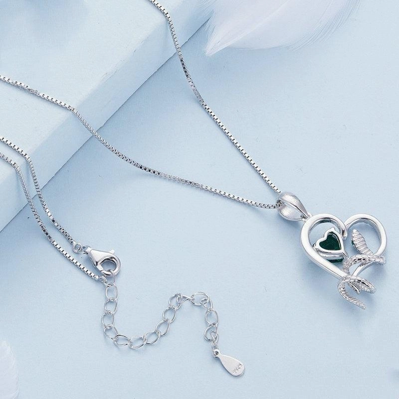European And American Style Exquisite Snake Wrapped Love Necklace