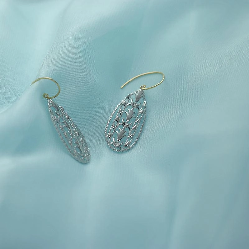 Exquisite Hollow 925 Silver Color Separation Eardrop With High Sense