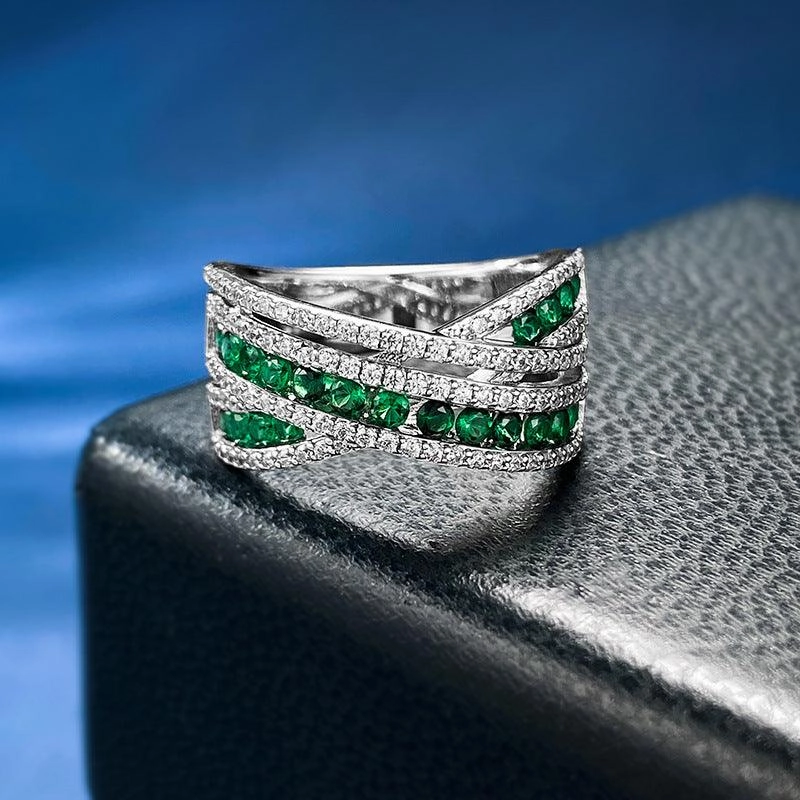 Fashion Emerald Row Love Interwoven Ring