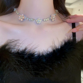 Fashion Light Luxury Flower Necklace 