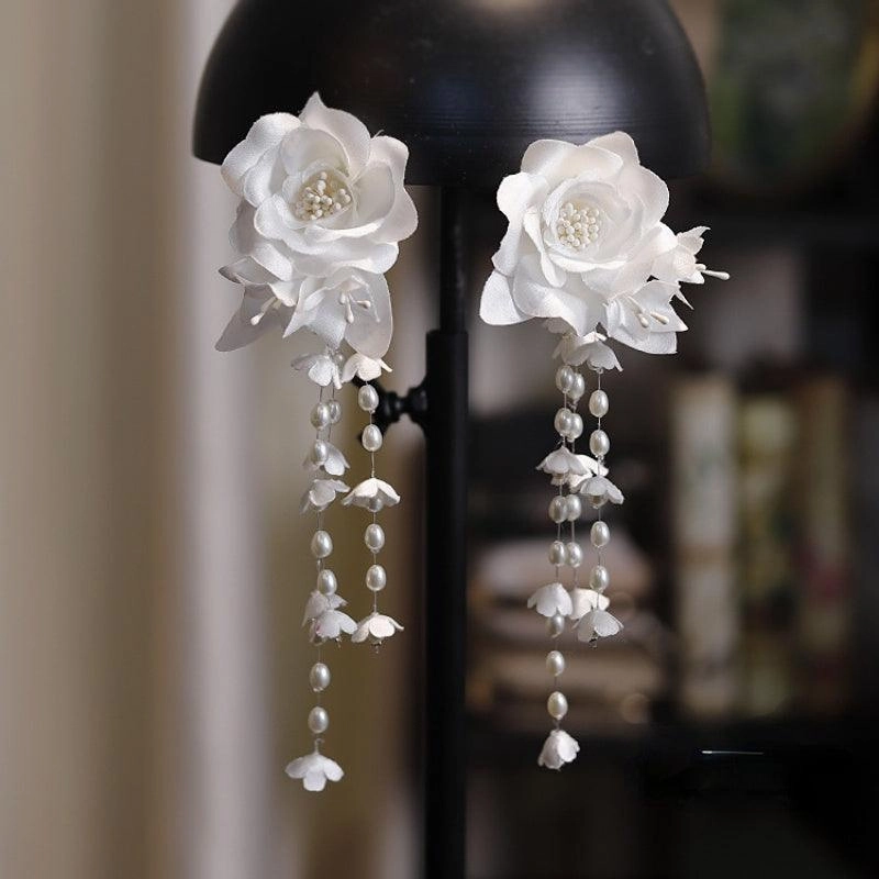 French Satin Three-dimensional Camellia Beaded Lily Of The Valley Bud Ear Clip