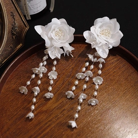 French Satin Three-dimensional Camellia Beaded Lily Of The Valley Bud Ear Clip 