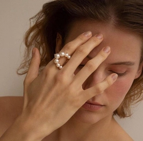 Gradient Crescent Pearl Ring 