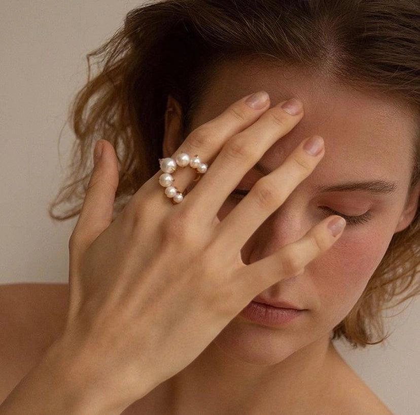 Gradient Crescent Pearl Ring 