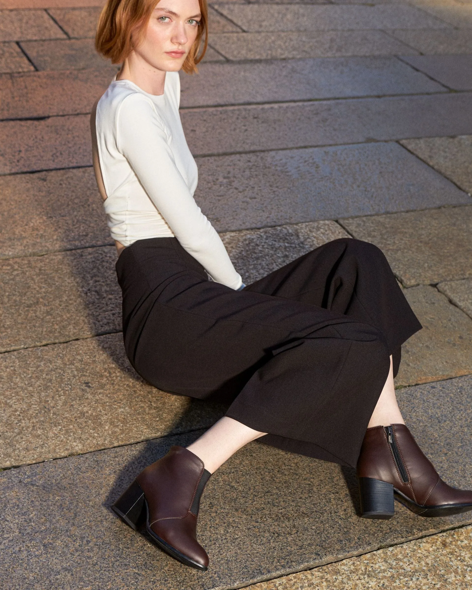 Hana Vegan Leder Stiefeletten mit Absatz | Schokolade