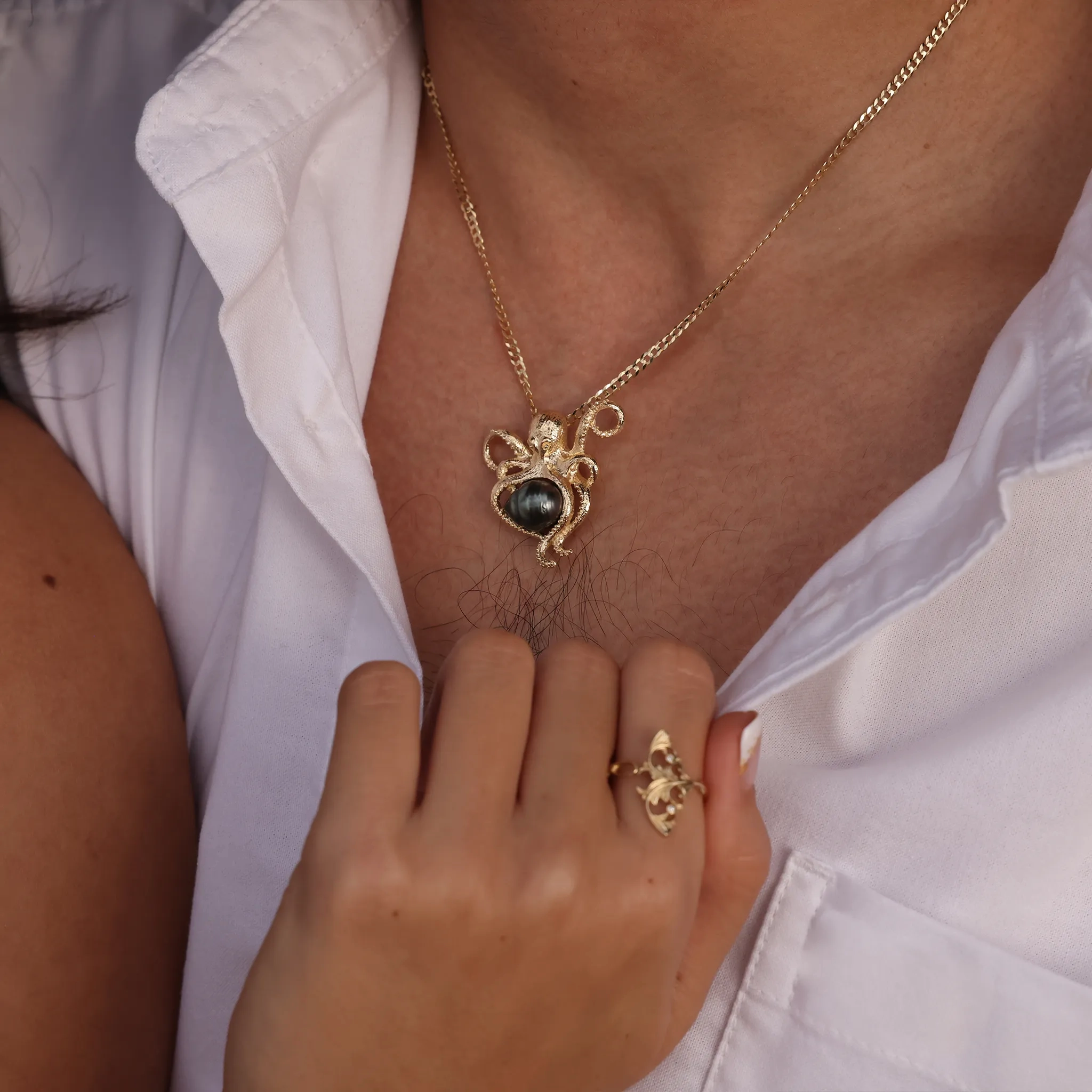 He?e (Octopus) Tahitian Black Pearl Pendant in Gold - 10-11mm