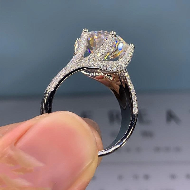 Imitation Mosonite Diamond Women's Ring