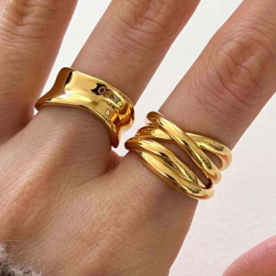 Irregular Highlight Line Crossing Ring