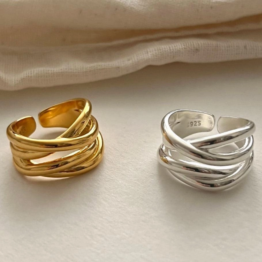 Irregular Highlight Line Crossing Ring