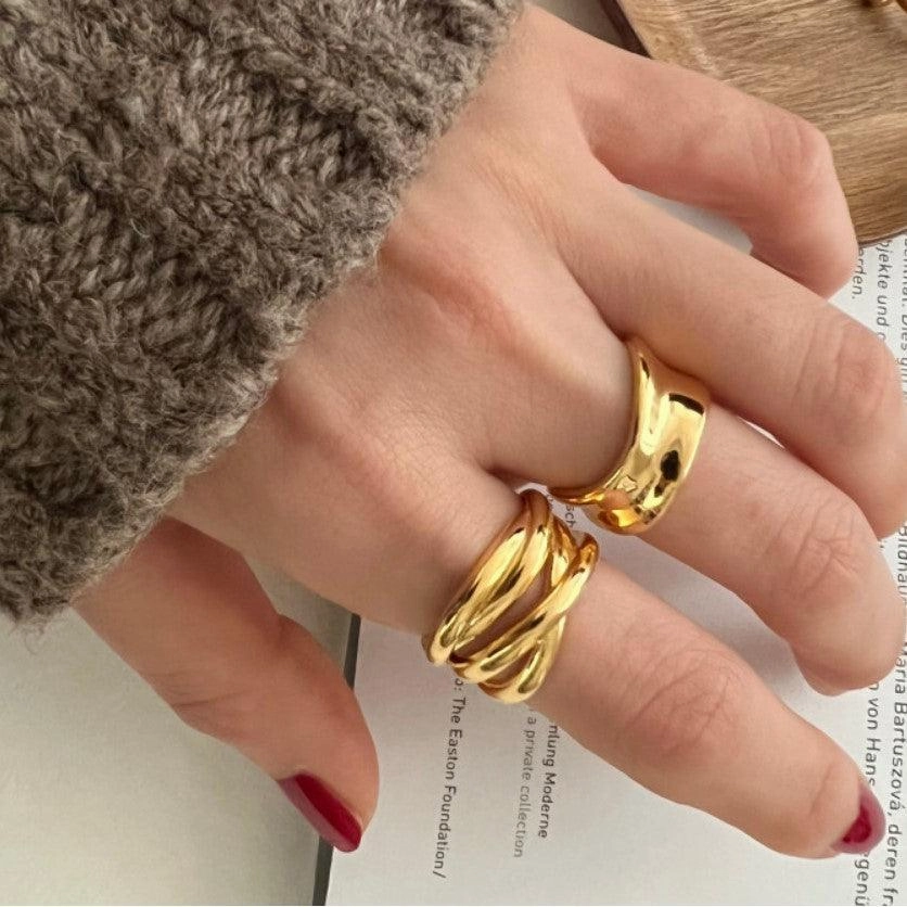 Irregular Highlight Line Crossing Ring