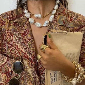 Irregular Pearl Necklace for Holiday Style 