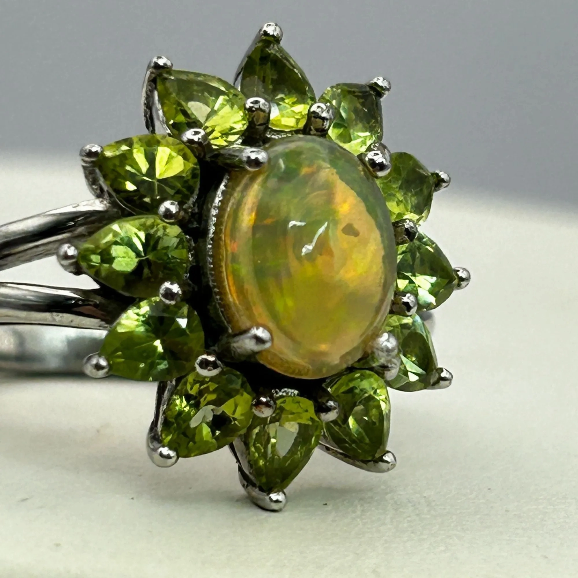 Jelly Opal and Green Peridot Flower Ring Thailand 925 KH SIZE 8