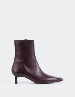 Karylle Burgunder Leder