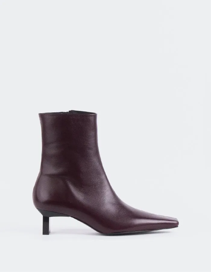 Karylle Burgunder Leder