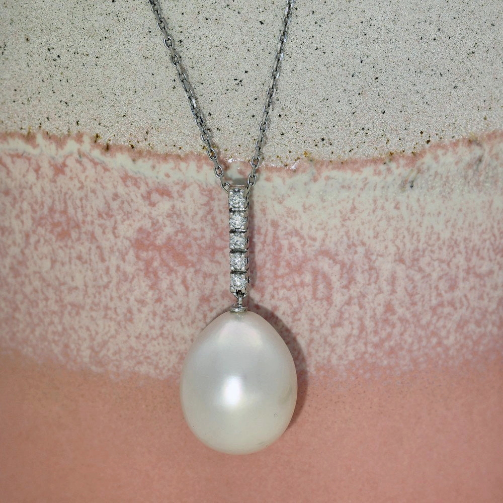 Large Teardrop South Sea Pearl & Diamond 18ct White Gold Pendant texture-pearl  