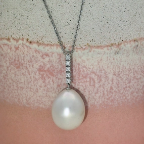 Large Teardrop South Sea Pearl & Diamond 18ct White Gold Pendant texture-pearl  
