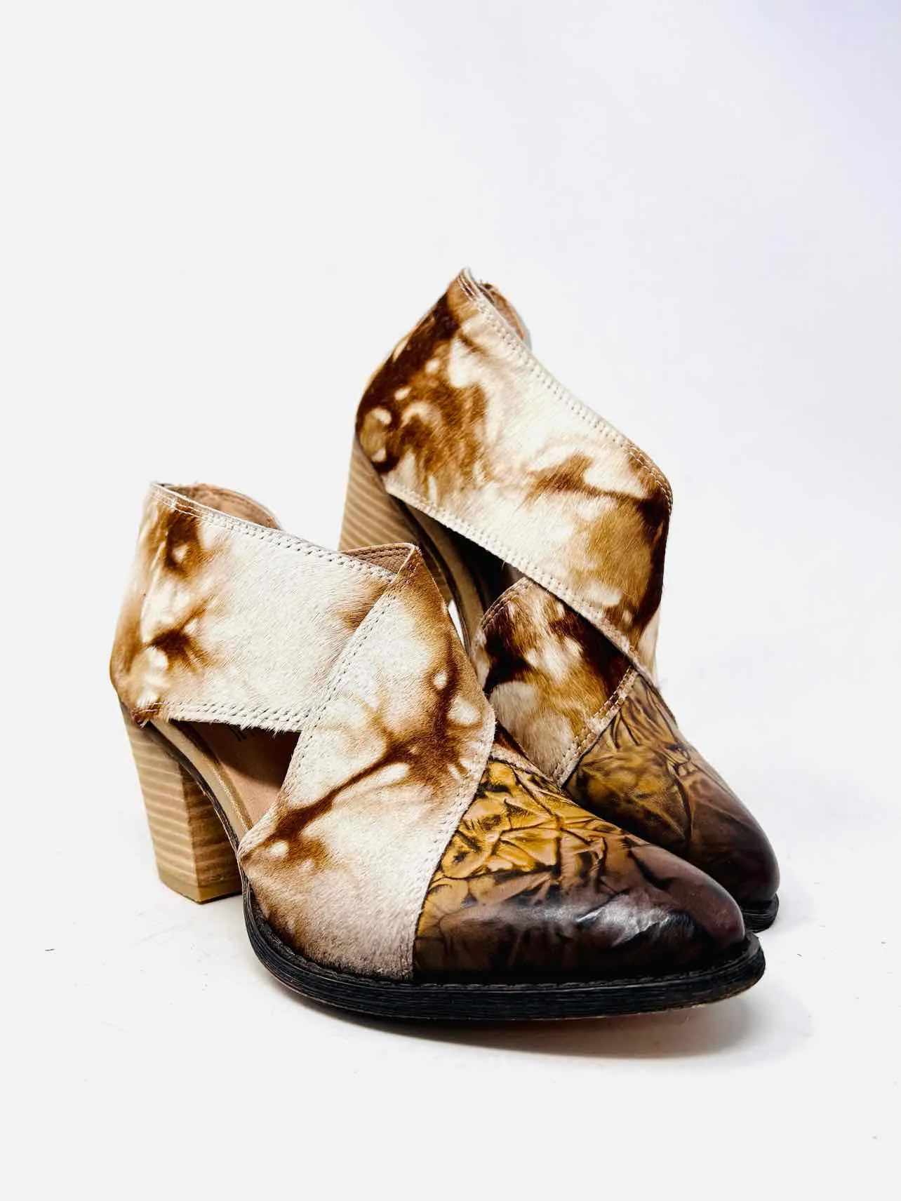 L'Artiste Größe 6,5 Braun/Weiß Gekreuzte Rindsleder Stiefeletten