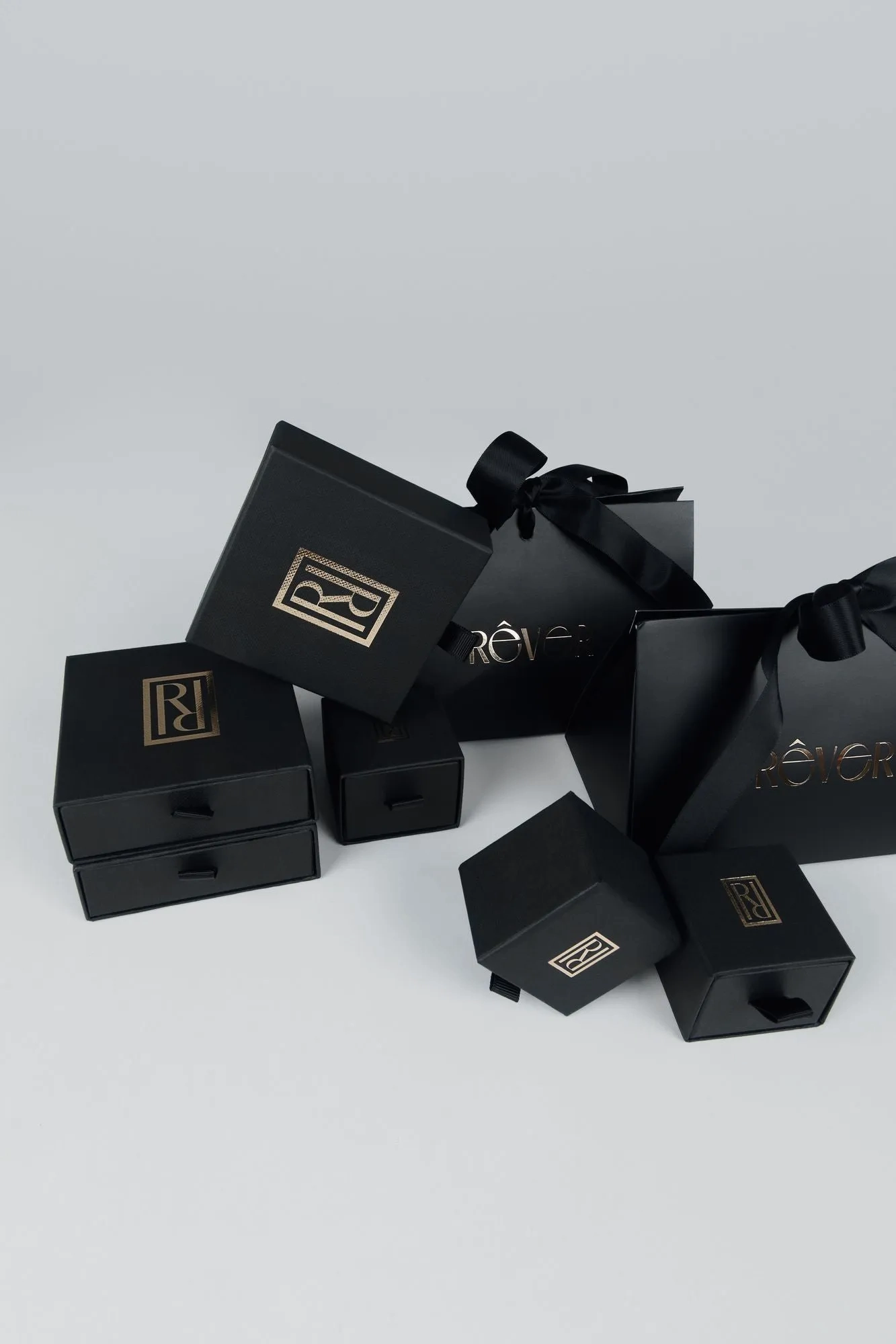 Letter 18K Gold Necklace w. Lab-Grown Diamonds