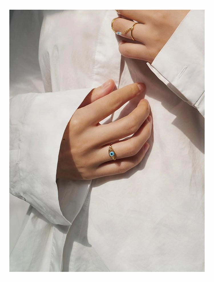 Lover's Eye Ring Is Inlaid With Gold