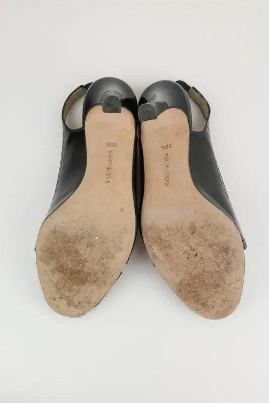 Manolo Blahnik Slingback Sandalen Schwarz Perforiertes Lackleder Größe 38.5 Peeptoe Pumps