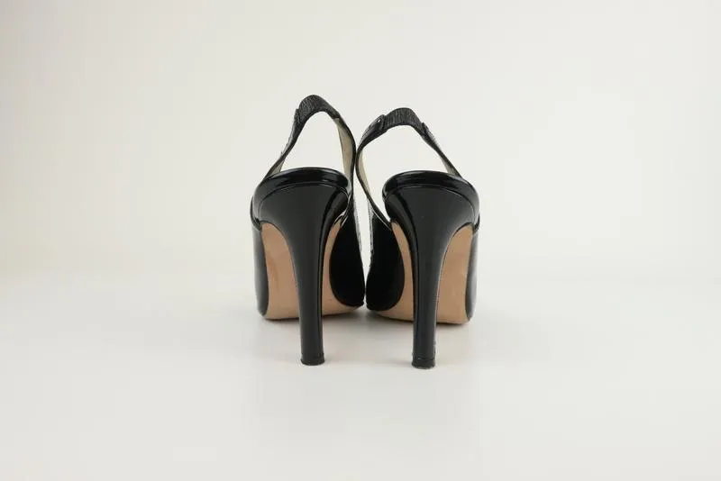 Manolo Blahnik Slingback Sandalen Schwarz Perforiertes Lackleder Größe 38.5 Peeptoe Pumps