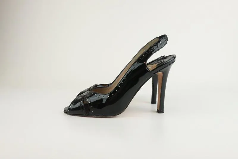 Manolo Blahnik Slingback Sandalen Schwarz Perforiertes Lackleder Größe 38.5 Peeptoe Pumps