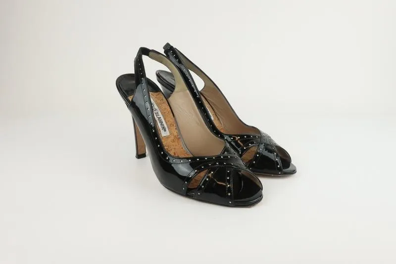 Manolo Blahnik Slingback Sandalen Schwarz Perforiertes Lackleder Größe 38.5 Peeptoe Pumps