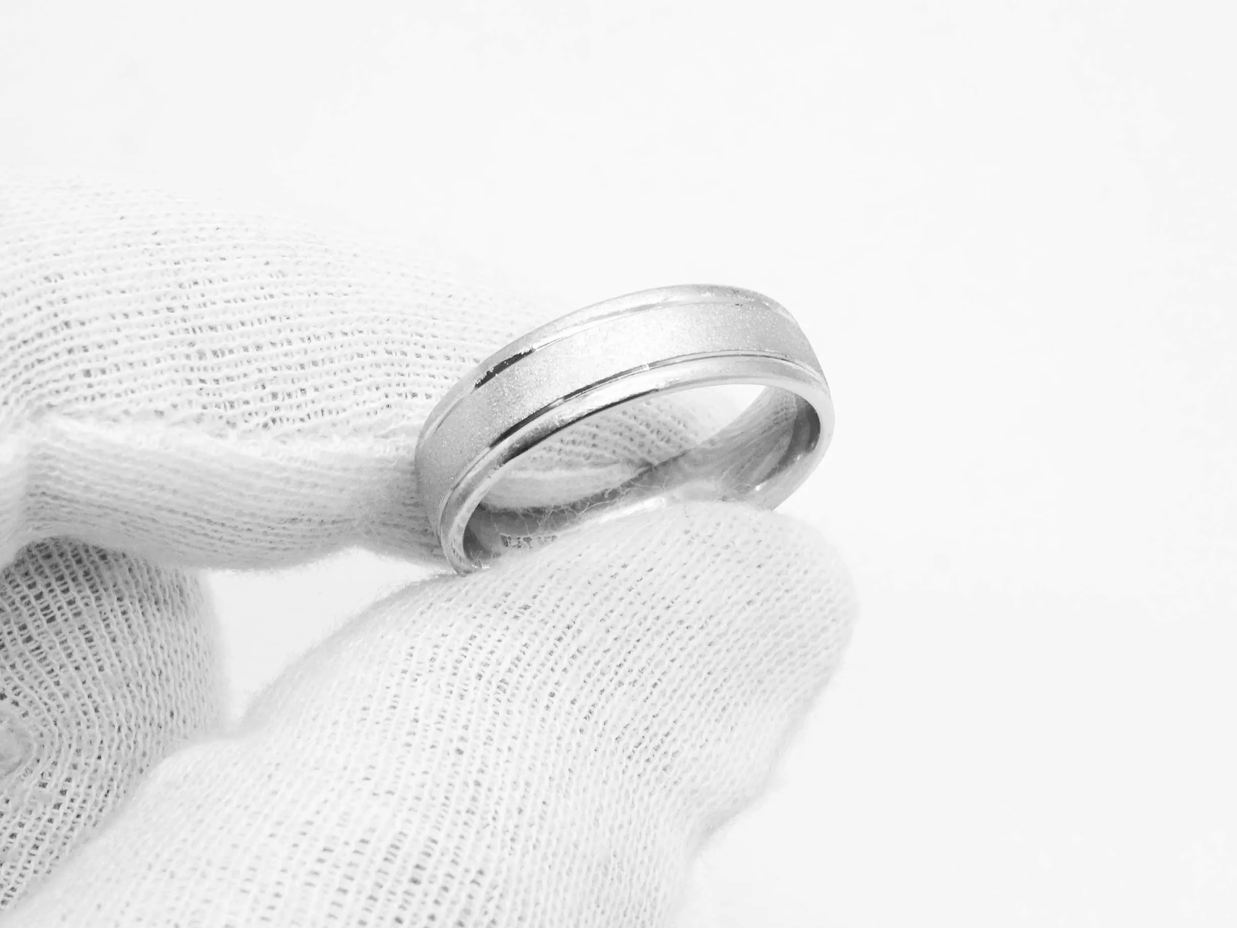 Men's 6mm Wide Stone Finish Inlay Wedding Band Ring Platinum Size 10.25