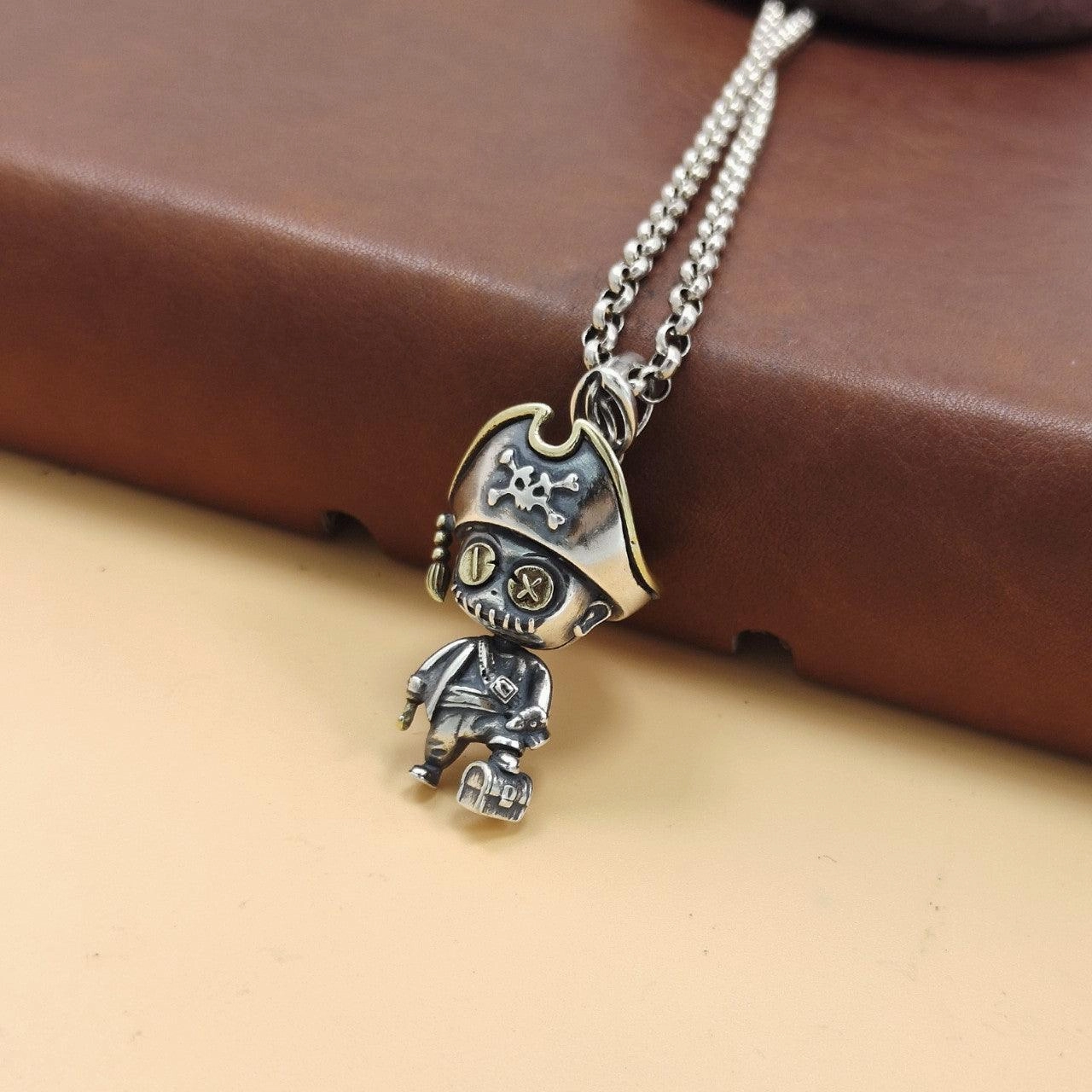 Men's And Women's Personalized Retro Fashion Necklaces 