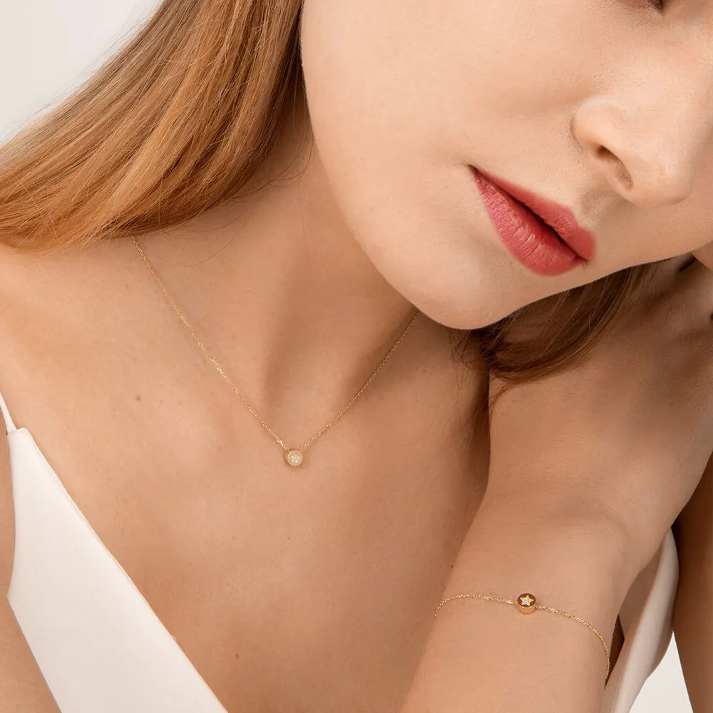 Modern Words Fine Star 18K Gold Necklace w. Diamond