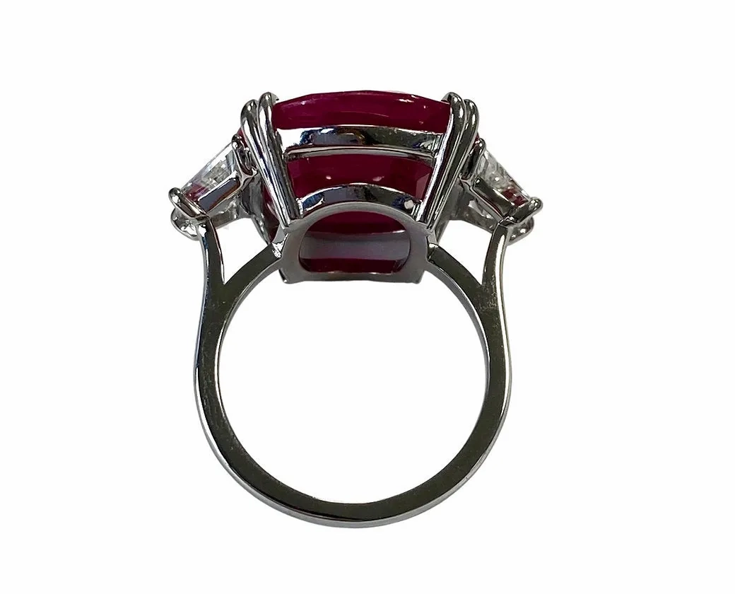 Mozambique Oval Ring 16.87 Cts